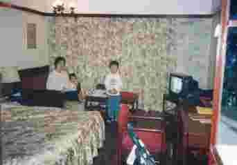 1997.12.18hotel.jpg (4556 oCg)