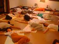 199881yogaasana.jpg (4843 バイト)