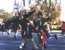 19991124dizuni1kazoku.jpg (7912 バイト)